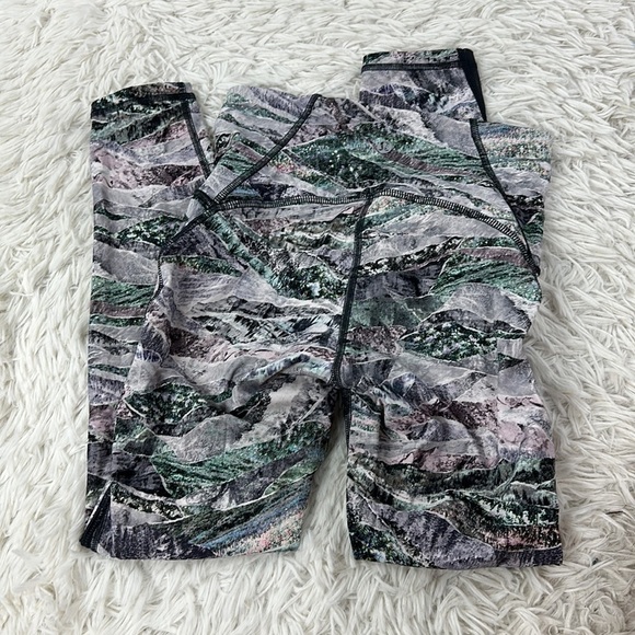 Lululemon Train Times Pant 25" Springscape Multi / Obsidian - Picture 5 of 5